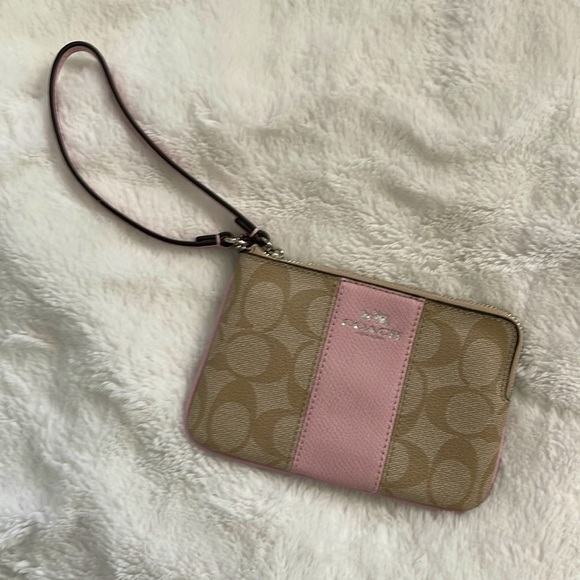 COACH corner zip light pink signature wristlet - Picture 1 of 5